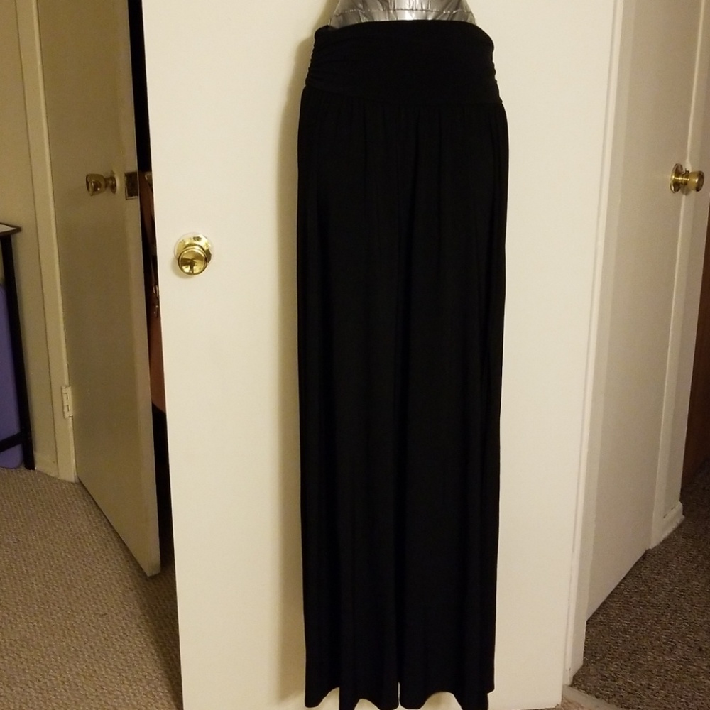 Black side slit maxi skirt